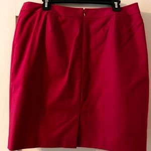 Halogen magenta colored skirt